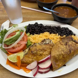 Orden de quesabirrias con frijoles y arroz
