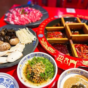 jiugongge house special hot pot (九宫格) + mushrooms combo (菌类拼盘)
