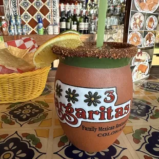 a margarita with a slice of lemon