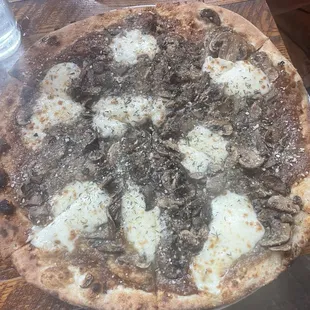 Funghi (mushroom) pizza - delish!
