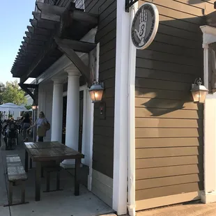 the outside of the restaurant