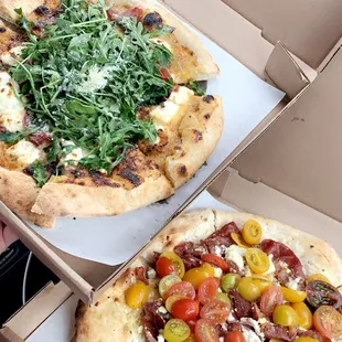 Left: Bianco and Verde (white pizza with arugula), right: Formaggio Di Capra (goat cheese with cherry tomatoes)