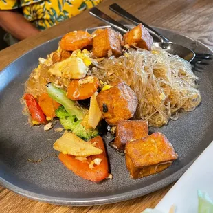 52. Pad Woon Sen with tofu