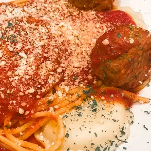 Split Plate - spaghetti and (3) ricotta cheese ravioli in marinara, with your choice of meatballs or sausage.