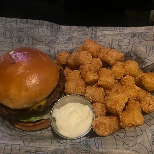 Burger w/ tots