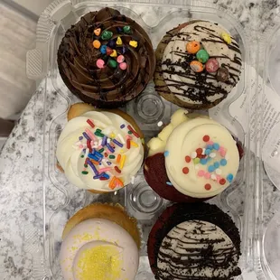1/2 dozen assorted cupcakes