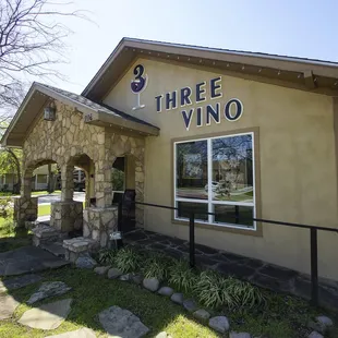 Winery entrance facing Main St. Just 1 block east of Oak St.