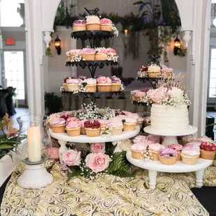 Cupcakes done by 3 wishes!