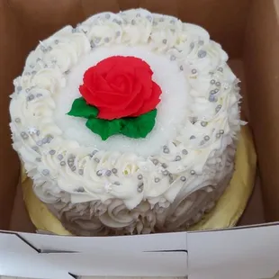 Amazing vanilla bean wedding cake!