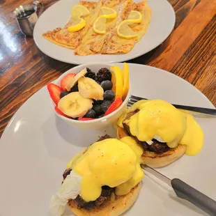 Sunday noonish, and this sounded good on the menu. Steak Benedict was not photogenic.