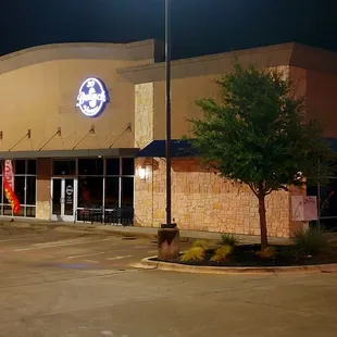 the outside of the restaurant