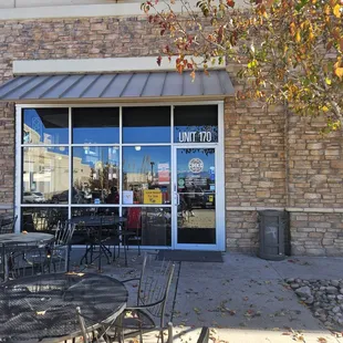 the outside of a coffee shop