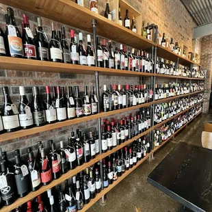 Wall o&apos; wine