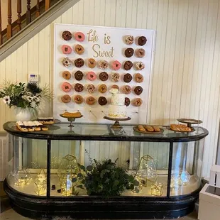 Perfect set up just added the lights in the  glass cabinet .. beautiful