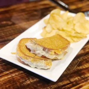 Grilled cheese and chips