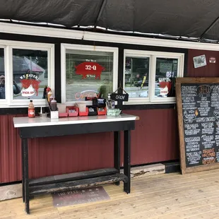 32-Q BBQ walk-up window