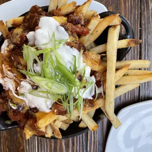 Filet mignon chili fries