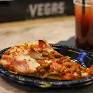 Best Pizza and drinks on Fremont!