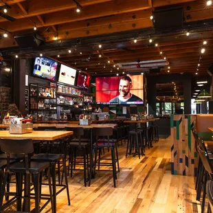 Main Room at 33 Taps Culver City.