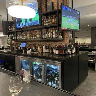 Good bar - bad restaurant