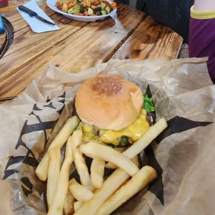 Cheeseburger with Fries