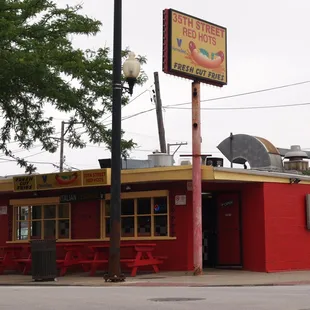 35th Street Red Hots. (keepsmilingphoto.com)