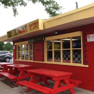 35th Street Red Hots. (keepsmilingphoto.com)