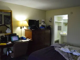 Budget Host Inn