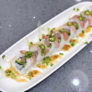 Hamachi Roll
