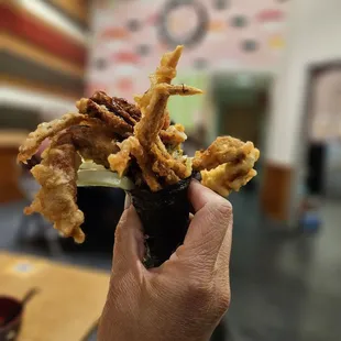 Spider roll be busting out with half a Crab!