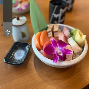 Chirashi bowl