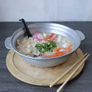 ramen and noodles, food
