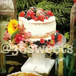 Naked Berry Cake