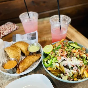 Strawberry lemonade, beef empanadas and carne asad fries