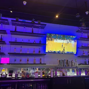 Cute bar area.