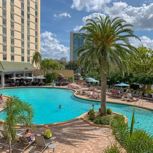 Poolside Dining at It&apos;s Finest.....