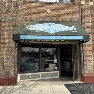 Front Entrance to Gypsy Javas