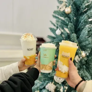 White peach oolong latte, mango sweet dew, mango mochi