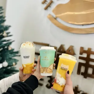 White peach oolong latte, mango sweet dew, mango mochi