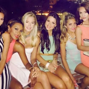 Plenty of hot girls !!!