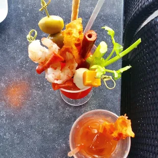 Orlando poolside brunch incl live music, bloody Mary bar, delicious food and complimentary pool use for Orlando residents #brunch #cocktails