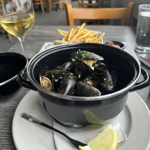 Mussels and fries