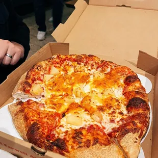 Pizza shuttle - great presentation. OK flavor.