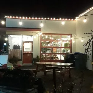 the outside of the restaurant