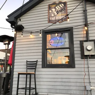 the outside of the restaurant