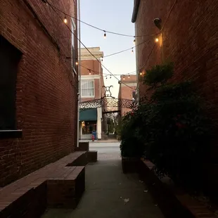 a narrow alley in a city