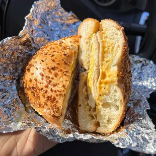 Garlic bagel w/turkey egg &amp; cheese