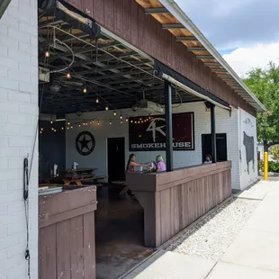 Patio (dog friendly)