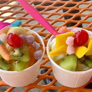 Frozen yogurt with toppings
