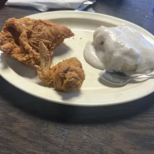 Fried chicken and mashed potatoes